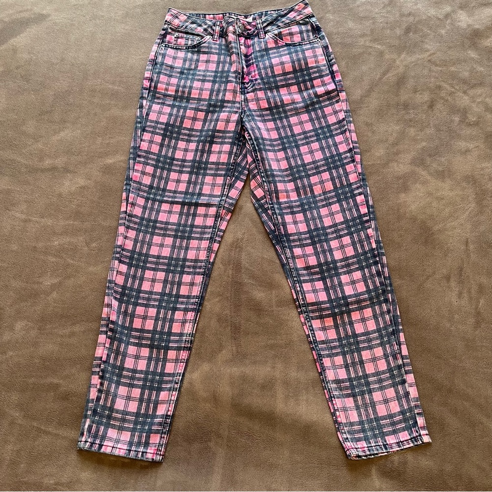 TOPSHOP Pink Plaid High-Waisted Tapered Leg Mom Jeans W26